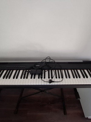 Piano P85 used with stand