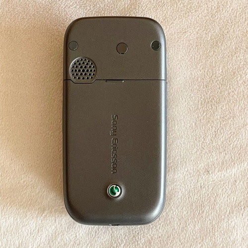 Sony Ericsson Z750i phone new in original box