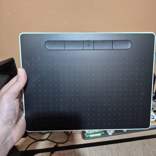 Wacom Intuos M pen tablet, pistachio