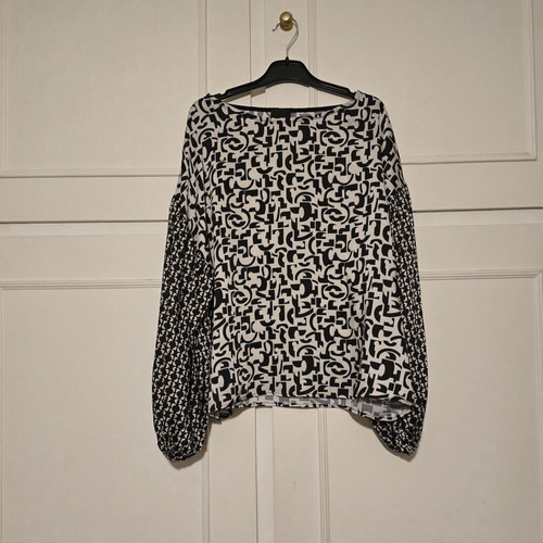 Access women's blouse like new, size S/M, black and white