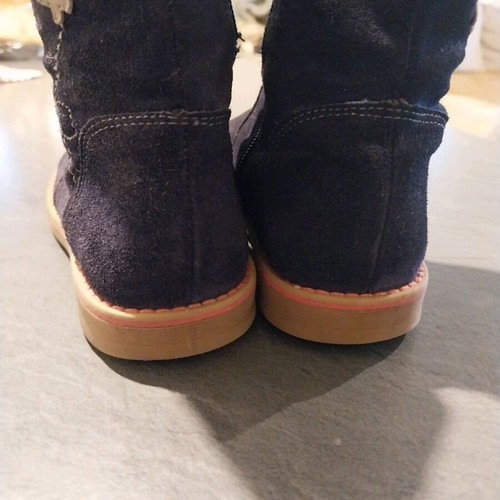 Amica boots size 31 like new, blue suede with arch support