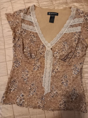 Γυναικείο τοπ girly vintage με δαντελένια γραβάτα και nude φόδρα