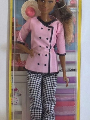 Barbie Career Doll Cupcake Chef 2016 DVF54 like new