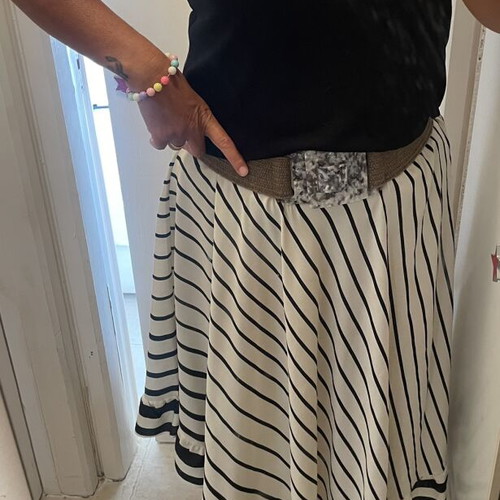 Striped black and white midi skirt with elastic waist and ruffle