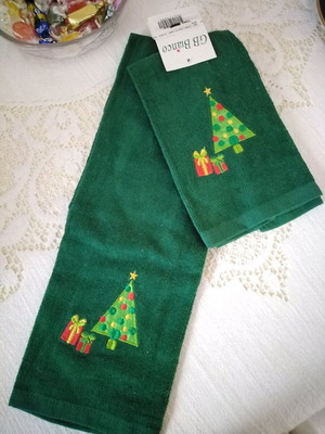 Christmas towels new, set of 2 green