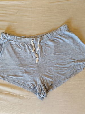 Къси панталони H&M сиви употребявани, размер M