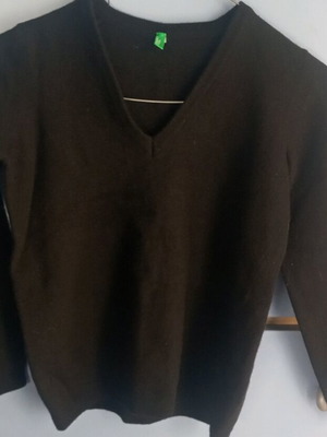 Πουλόβερ γυναικείο Benetton M μαύρο σαν καινούργιο με λαιμό V