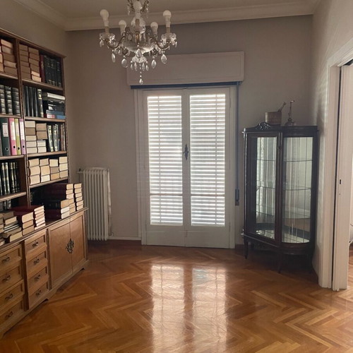 Vintage showcase like new with wood, mirror and glass shelves