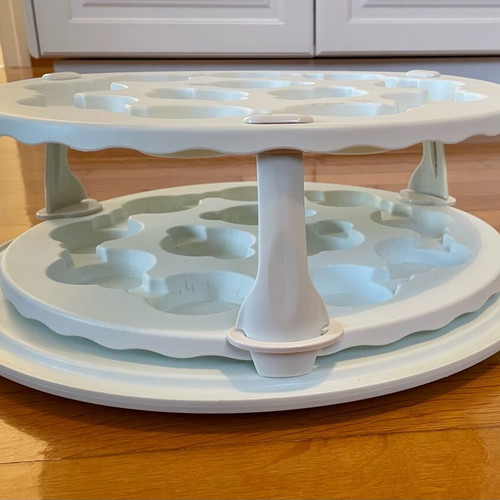 Collapsible cake or cupcake carrier like new