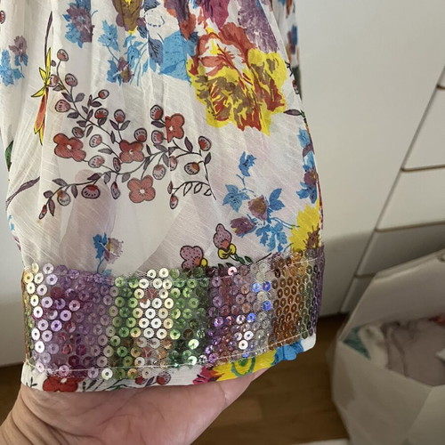 Summer blouse with sequins and colorful print, new, one size