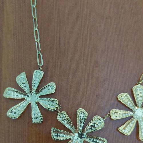 Steel necklace with gold daisies like new
