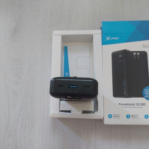 XLayer Powerbank 20 000 mAh 20W PD with 2 Built-in Cables new
