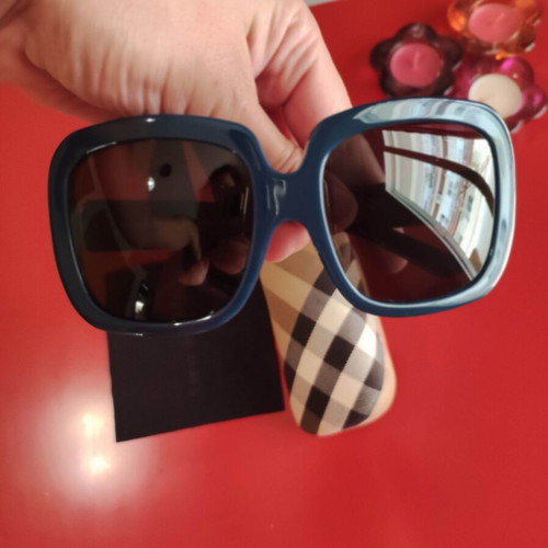 Burberry 4062 sunglasses petrol color like new