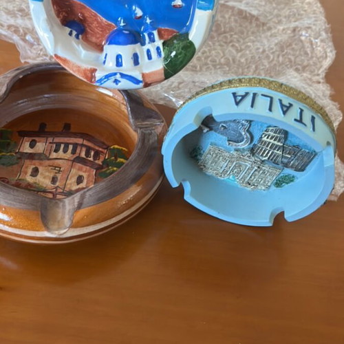 Souvenir ashtrays from Greece and Italy set, new
