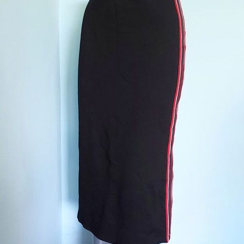 Sport skirt with slit and trim like new, sizes L to XXL