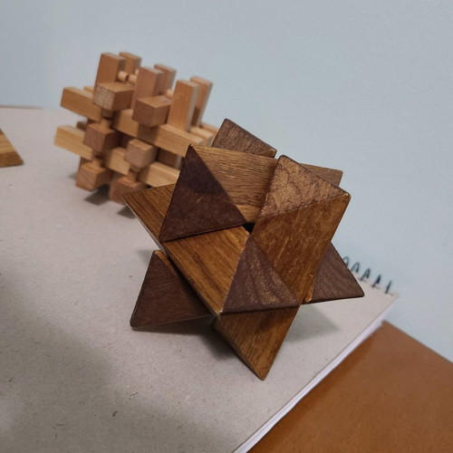Wooden puzzle brain teasers new, set of 4 pieces