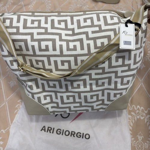 Aris Gewrgio shoulder beach travel bag, beige