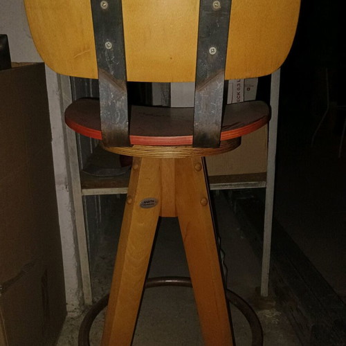 Bar stool used in very good condition