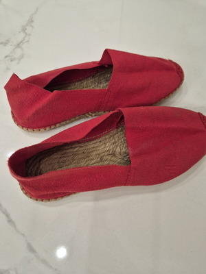 Espadrilles women's size 40 like new, red fabric