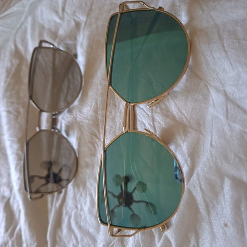 Unisex sunglasses with gray UV400 lenses and silver metal frame like new