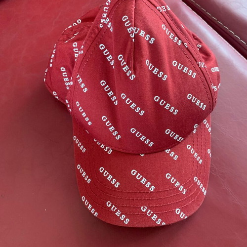 Guess hat like new, burgundy color, size S