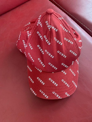 Guess hat like new, burgundy color, size S