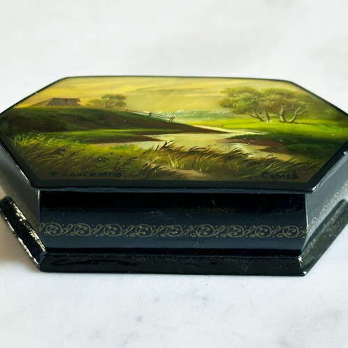 Fedoskino decorative box handmade like new with mother of pearl
