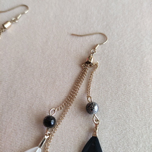 Boho feather dangle earrings like new, black and white