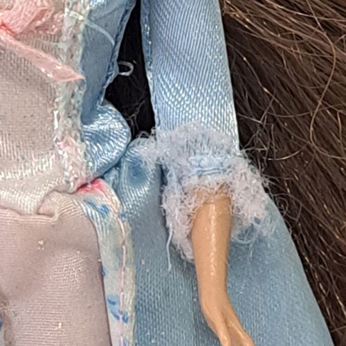 Barbie Erika Mini Kingdom doll like new, incomplete with flaws