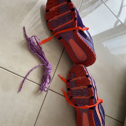 Nike women's athletic shoes size 40 used with lilac laces and extra orange set