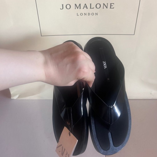 Zara thong sandals new, size 38, black flatform