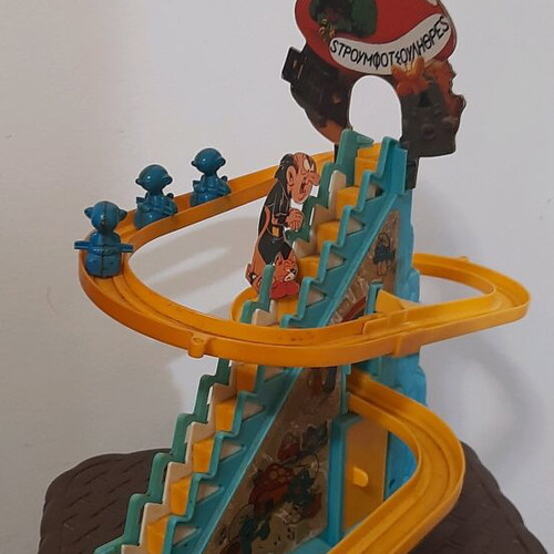Vintage 1985 Stroumfotsoulihres toy used, needs repair