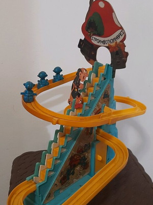Vintage 1985 Stroumfotsoulihres toy used, needs repair