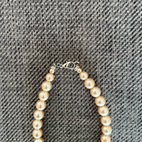 Short necklace with pearls, crystals and velvet bows like new