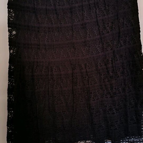 Black lace skirt like new, size XL