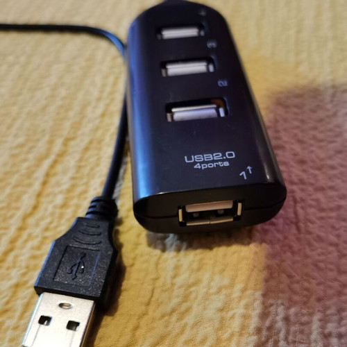 USB hub with 4 ports used