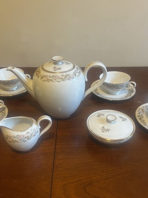 H & C Selb Bavaria Heinrich vintage tea set like new