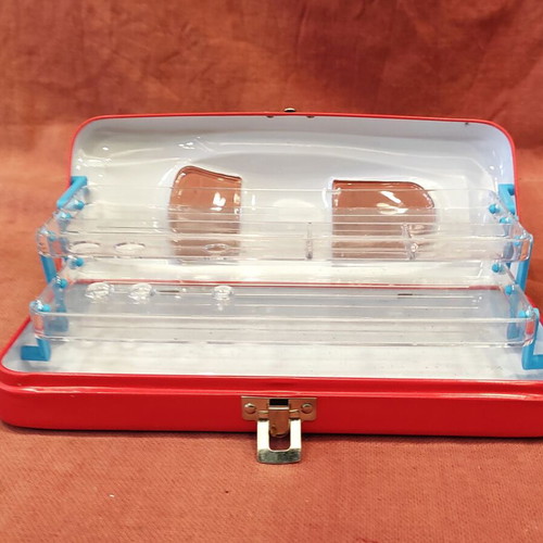 Tin case from 1990s like new
