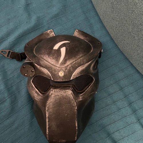 Predator mask like new