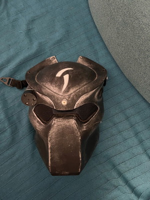 Predator mask like new