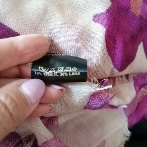 Scarf like new, thin but warm, beige with large purple flowers
