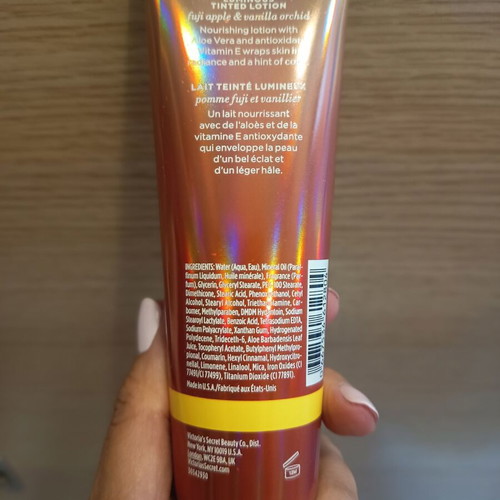 Victoria Secret limited edition self tanning with glitter like new