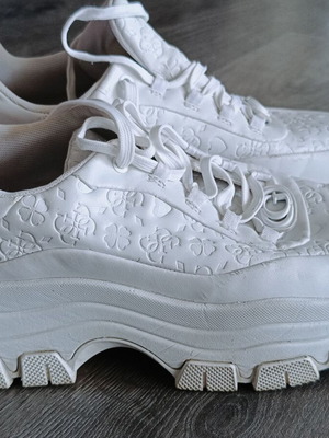 Guess sneakers white leather size 39.5 used