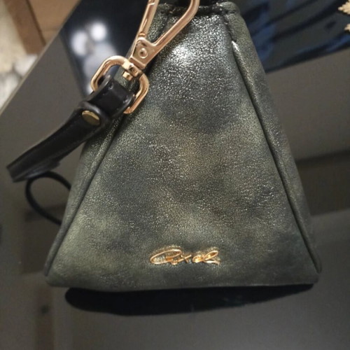 Axel triangle bag like new, dark green with gold details