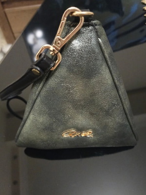 Axel triangle bag like new, dark green with gold details