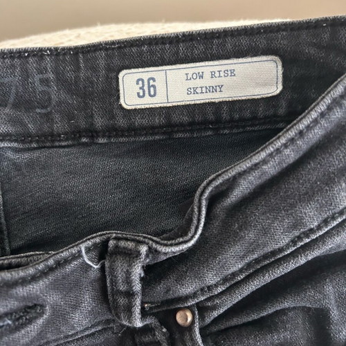 Zara jeans black low rise skinny like new