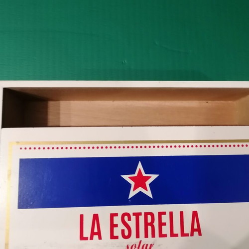 La Estrella solar wooden cigar box like new