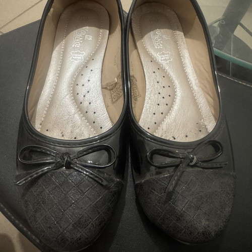 Ballerina shoes like new, black, size 40, patent leather with bow