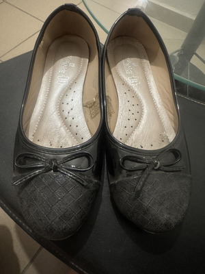 Ballerina shoes like new, black, size 40, patent leather with bow