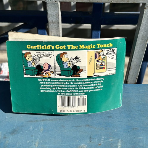 Garfield Takes Up Space 20th Book used, vintage comic by Jim Davis